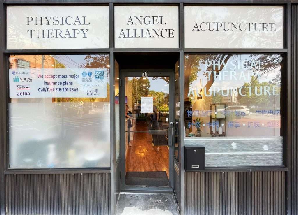 Great Neck clinic storefront at 38 S Station Plaza